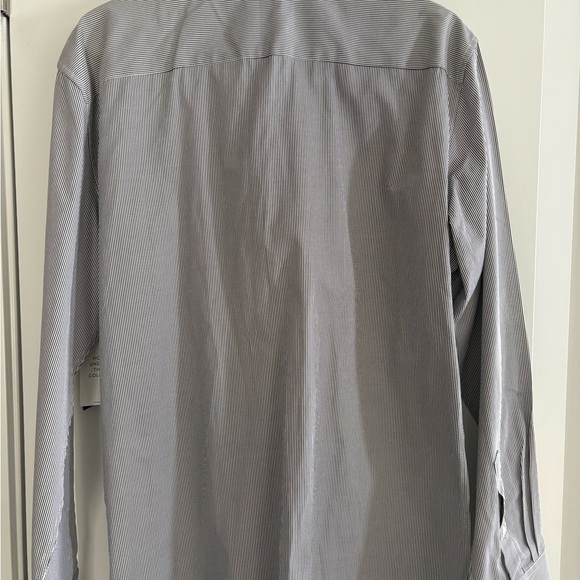 NWT Men’s Tarocash Button Up. 
Size Large - Picture 2 of 4